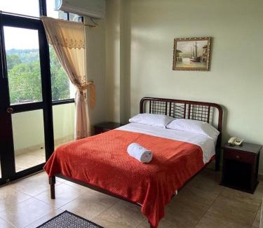 Tena Hotel | Hostal La Colina