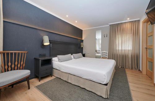 Isaba Casa | Hostal Lola