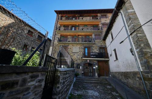 Isaba Casa | Hostal Lola