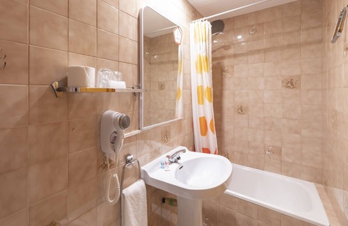Montseny Casa | Hostal Montserrat