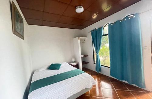 Puerto Villamil Casa | Hostal Muro De Las Lagrimas with high speed internet Starlink