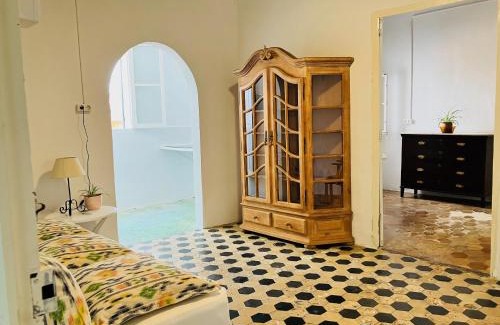 La Llotja-Born Casa | Hostal Pons
