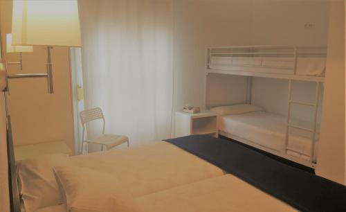 Embajadores Casa | Hostal Santa Isabel