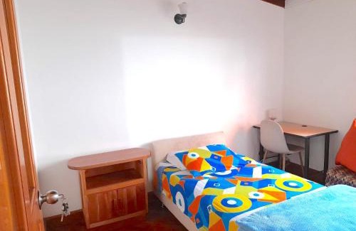 Suramericana Casa | Hostal Saveva Para Grupos Familias Estudiantes y Deportistas