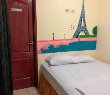Leon Casa | Hostal Sin Fronteras.