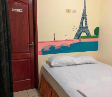 Leon Casa | Hostal Sin Fronteras.