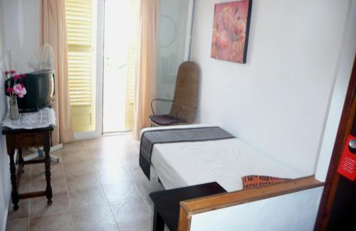 Santa Eulalia del Río Casa | Hostal Yebisah