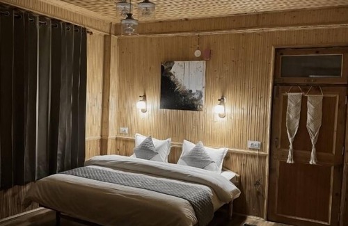 Banjar Hotel | Hostay Tirthan