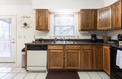 Johnson City Condominio | The Boho Experience✯2bed 2. 5bath✯King Bed✯50 "Smart TV✯Kid friendly