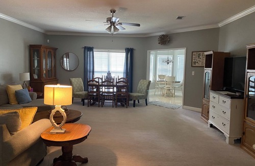 Valdosta Casa | Hosted home 2 minutes off I-75 Northlake Community-private 2BR/1BA & keyless pad
