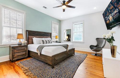 Faubourg Lafayette Apartamento | Hosteeva Amazing 4 BR Modern Condo with Balcony Near Frnch Quarter