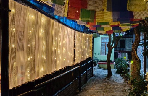 Bhagsu Nag Hostal | Hostal ∙ 8 huéspedes