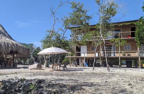 Isla Tintipan Cabaña | Hostel villa luz beach