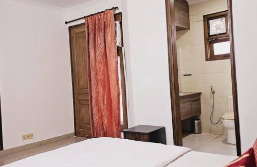 Greater Kailash Enclave I Apartamento | Hostmystay-2bhk w/t Terrace! Gk1