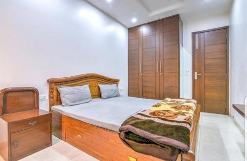 Kalkaji Apartamento | Hostmystay-3bhk Nehru place! Park