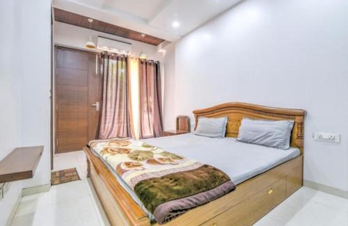 Kalkaji Apartamento | Hostmystay-3bhk Nehru place! Park