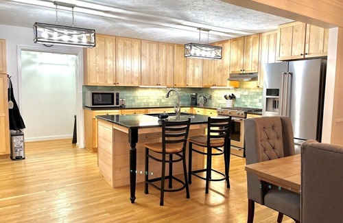 Afton Casa | Hosts groups up to 13; relax with the whole crew at this private, peaceful getaway