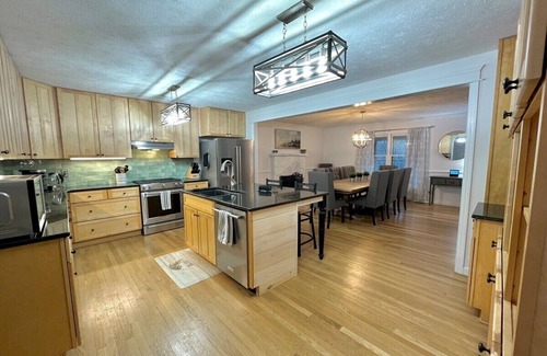 Afton Casa | Hosts groups up to 13; relax with the whole crew at this private, peaceful getaway