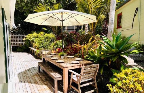 Hahei Casa | Hosts on the Coast Grange Cottage