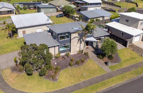 Whitianga Casa | Hosts on the Coast Paradise on Pacific