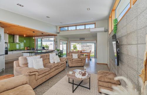 Whitianga Casa | Hosts on the Coast Paradise on Pacific