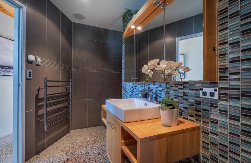 Whitianga Casa | Hosts on the Coast Paradise on Pacific