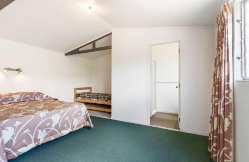 Pauanui Casa | Hosts on the Coast Park & Play