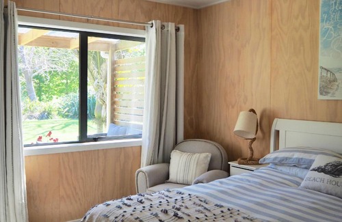 Whitianga Casa | Hosts on the Coast River Cottage