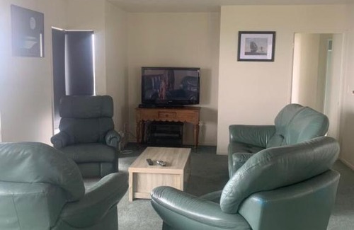 Whitianga Casa | Hosts on the Coast Top 100 on Centennial