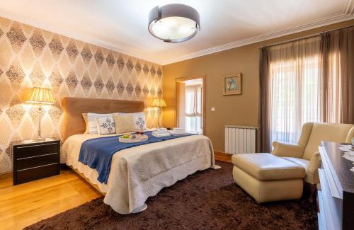 Paredes Apartamento | HostWise - Modern Villa & Shared Pool in Paredes