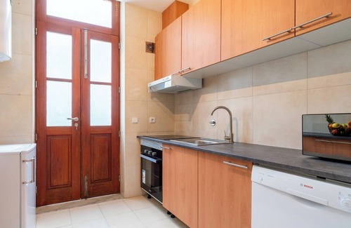 Ramalde Casa | HostWise - Multiple Houses w/ Terrace Near Metro