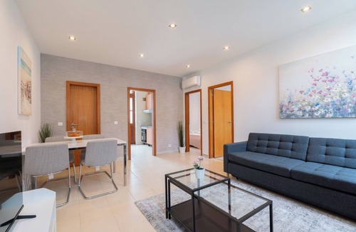 Ramalde Casa | HostWise - Multiple Houses w/ Terrace Near Metro