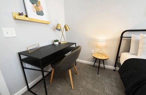 East Allegheny Casa | HostWise Stays - Free Parking, Highly Walkable, 2 Full bathrooms