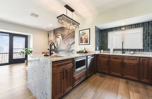 Mount Washington Apartamento | ★ HostWise Stays ★ Grandview Ave Luxe - Sweeping City Views & More!