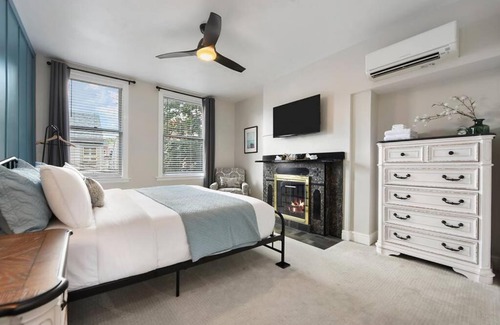 East Allegheny Casa | HostWise Stays - Great Balcony Views, Patio, Minutes to Stadiums