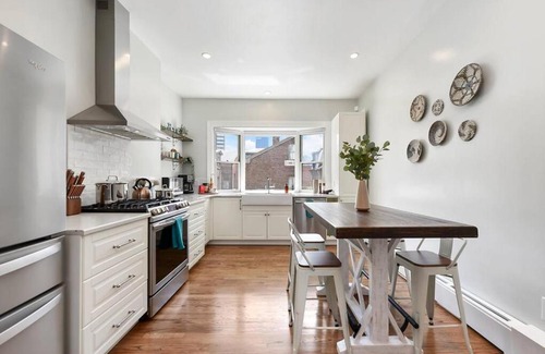 East Allegheny Casa | HostWise Stays - Great Balcony Views, Patio, Minutes to Stadiums