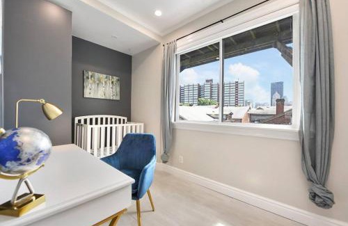 East Allegheny Casa | HostWise Stays - Great Balcony Views, Patio, Minutes to Stadiums