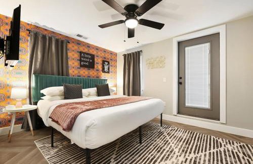 East Allegheny Casa | HostWise Stays - King Bed - Free Street Parking - Walkable Location