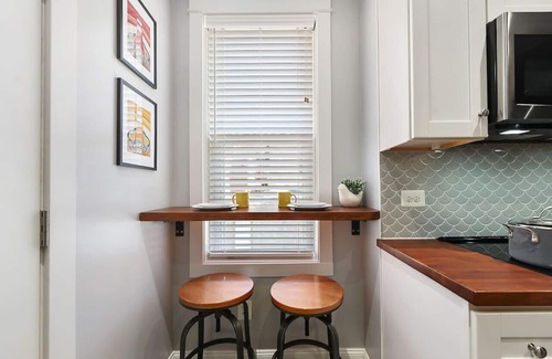 Bloomfield Casa | ★HostWise Stays★ Off Street Parking, Walk to Hospitals + Great Food