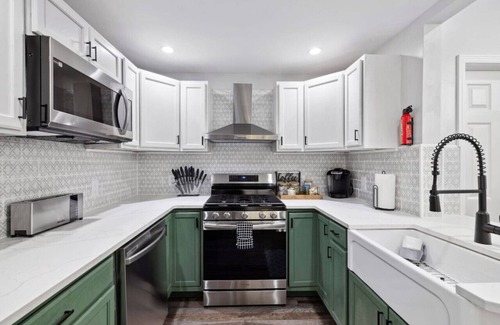Pittsburgh Casa | ★HostWise Stays★ Private Hot Tub | King beds |1 Block from Butler!