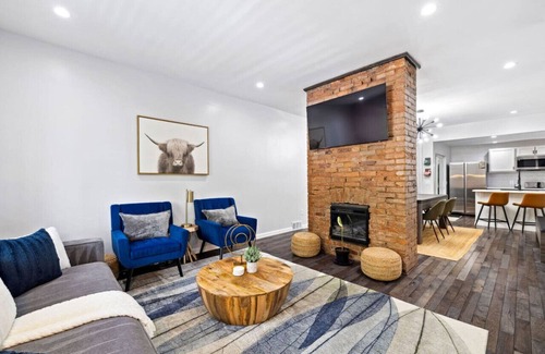 Pittsburgh Casa | ★HostWise Stays★ Private Hot Tub | King beds |1 Block from Butler!