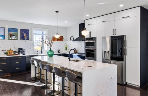 Lower Lawrenceville Casa | ★ HostWise Stays ★ Rooftop Deck, Garage, *Luxe* Mad Men Vibes