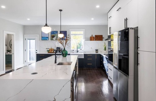 Lower Lawrenceville Casa | ★ HostWise Stays ★ Rooftop Deck, Garage, *Luxe* Mad Men Vibes