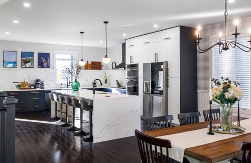 Lower Lawrenceville Casa | ★ HostWise Stays ★ Rooftop Deck, Garage, *Luxe* Mad Men Vibes