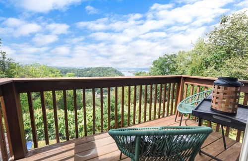Pittsburgh Casa | HostWise Stays - The Cielo - Ohio River Views!