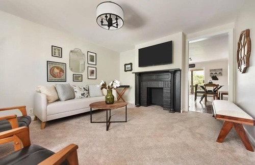 Pittsburgh Casa | HostWise Stays - The Cielo - Ohio River Views!