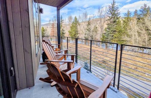 Willow Grove Casa | HostWise Stays - The River West - Hot Tub, Parking, Fire Pit, and more