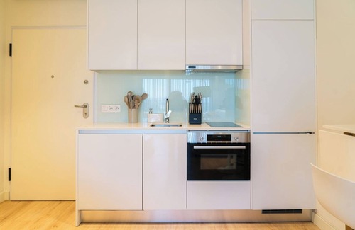 Campanha Apartamento | HostWise – Studio w/ Balcony, Pool and Gym | Antas