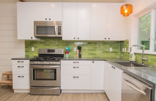 Mississippi District Casa | Hot & Chic Mississippi District -Fresh, Bright & Modern Bungalow