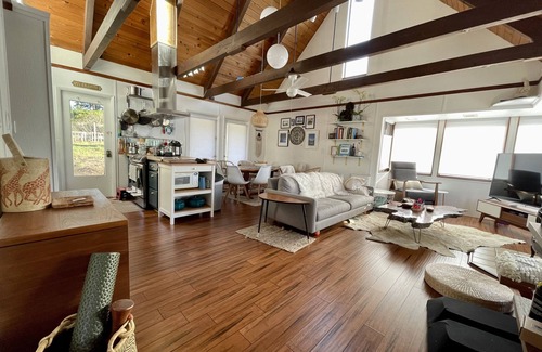Manchester Casa | Hot & Cold Tubs Sauna Walk to Beach Dog Friendly EV Charger
